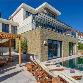 4 Bedroom Villa with Pool, Sumartin, sleeps 8